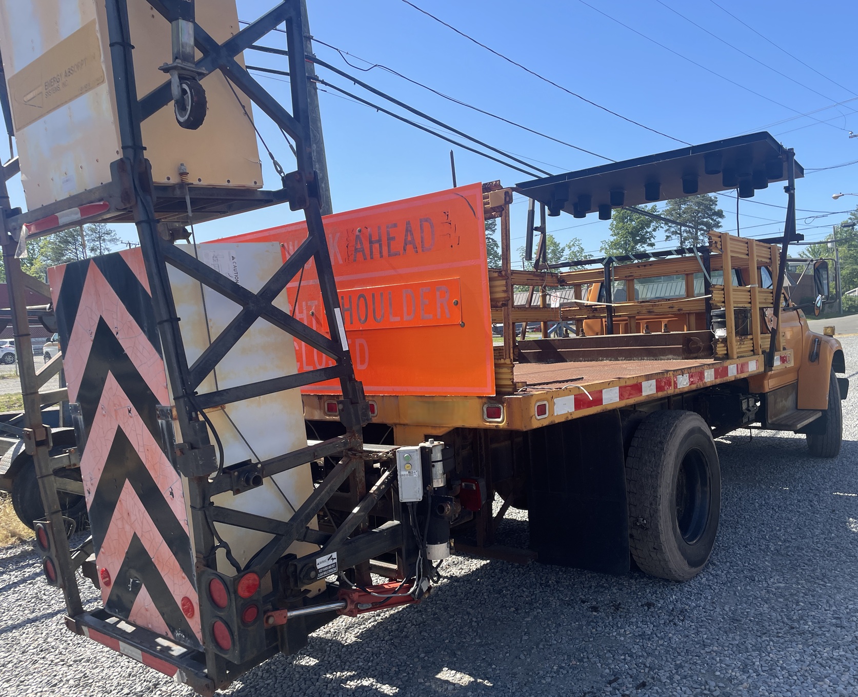 1995 FORD F800 Attenuator Truck - Image 3